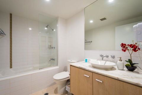 Chancellor Lakeside Apartments - Hobart Tourism 2