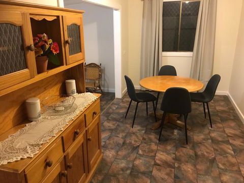Charles Rasp Motor Inn & Cottages - Tourism TAS 2