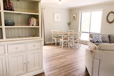 Charlottes Honor - River & Golf Cottage - Tourism TAS 3