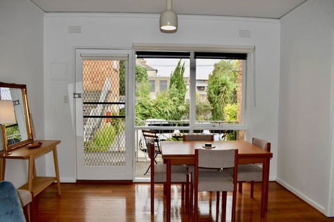 Charming 1 Bedroom Apartment In Leafy Green Hawthorn - Tourism TAS 3