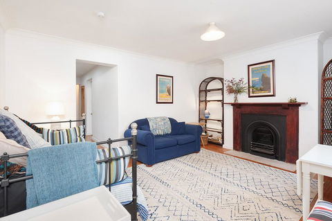 Charming Centrally Located 2 Bedroom Accommodation - Tourism TAS 1