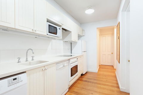 Charming Centrally Located 2 Bedroom Accommodation - Tourism TAS 2