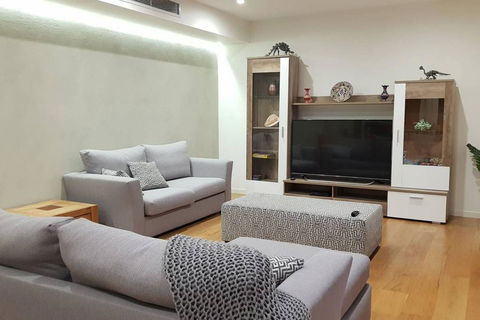 CHELSEA Family Home Close To Beach & Shops - Hobart Tourism 0