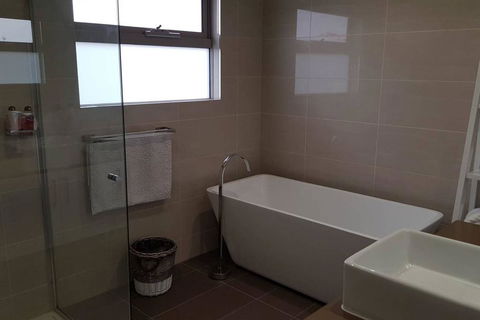 CHELSEA Family Home Close To Beach & Shops - Hobart Tourism 2