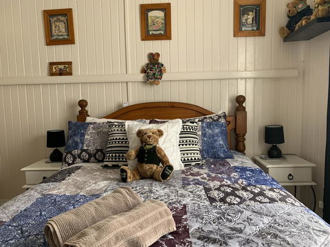 Cherry Blossom Cottage - Hobart Tourism 0