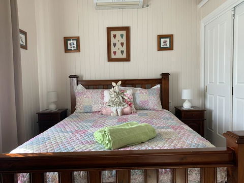 Cherry Blossom Cottage - Hobart Tourism 1