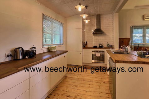 Cherry Blossom Cottage - Beechworth-Getaways - Tourism TAS 1