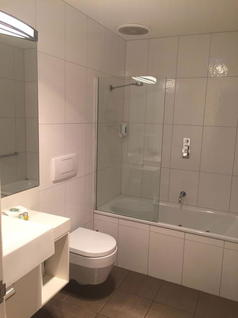 Chestnut Tree Holiday Units - Hobart Tourism 1