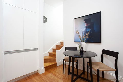 Chic And Characterful Studio Apartment - Hobart Tourism 1