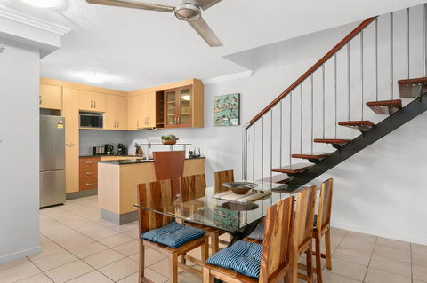 Chic City Apartment With Waterfront Views - Hobart Tourism 3