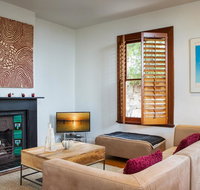 Chic Two-storey Cottage with Darling Harbour Views - Tourism TAS