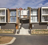 Chilam 'B' - Sophisticated style with views to the lake  mountains - Hobart Tourism