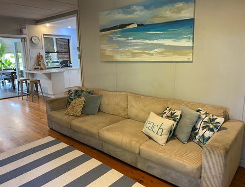CHILL-OUT BEACH HOUSE @ FORSTER - Hobart Tourism 2