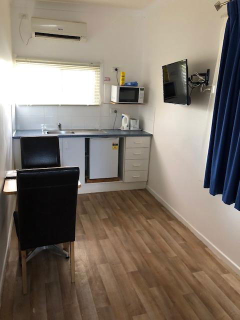 Chinchilla Motel - Hobart Tourism 1