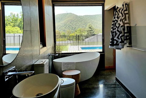 Christina's Luxury Retreat - Hobart Tourism 3