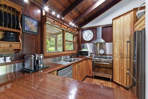 CHRISTOPHERS COTTAGE - Hobart Tourism 3