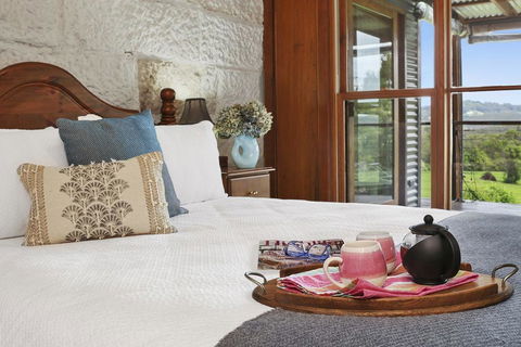 CHRISTOPHERS COTTAGE - Hobart Tourism 0