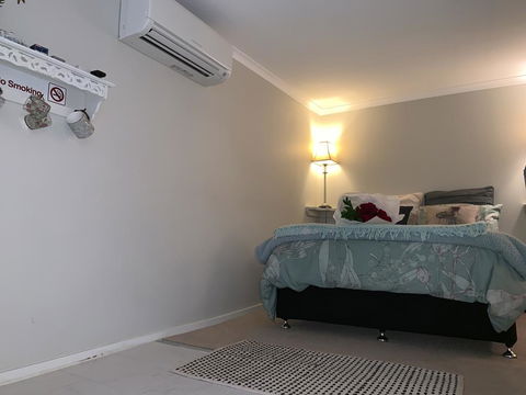 Churchill's B&B Twin Spa Getaway - Tourism TAS 0