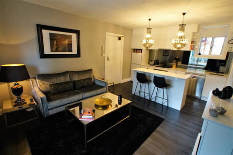 City Life Apartment-full Kitchen & Separate Bedroom - Hobart Tourism 1