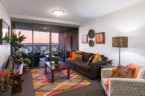City Sky Home In Africa - River & Story Bridge Views - Hobart Tourism 2