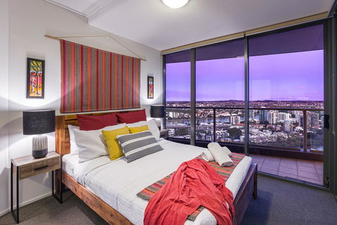 City Sky Home In Africa - River & Story Bridge Views - Hobart Tourism 3