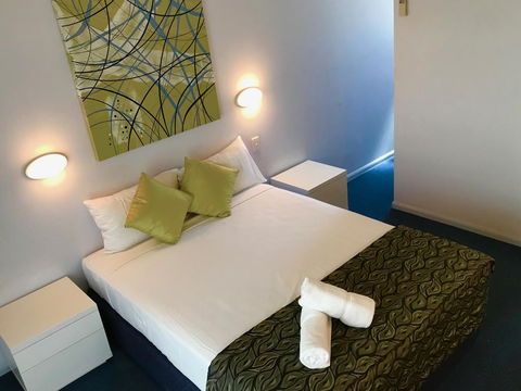 Cleveland Bay Air Motel - Hobart Tourism 3