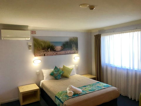 Cleveland Bay Air Motel - Hobart Tourism 1