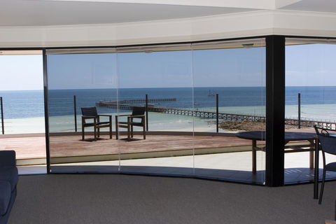Cliff House Beachfront Villas - Tourism TAS 1