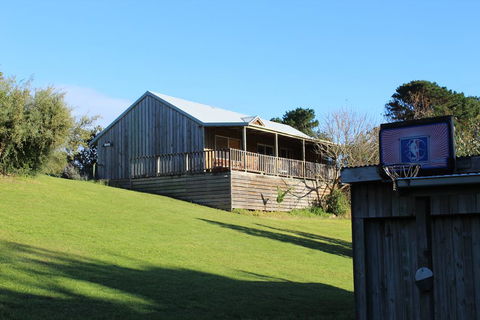 Clifton Beach Lodge - Hobart Tourism 0
