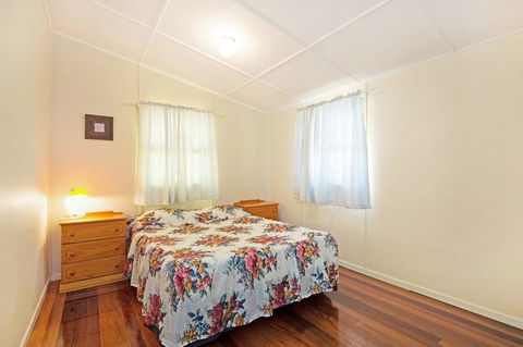 Close To Water, Restaurants And Clubs, Toorbul St, Bongaree - Hobart Tourism 3