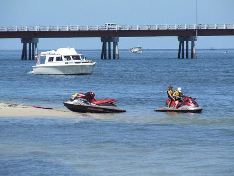 Close To Water, Restaurants And Clubs, Toorbul St, Bongaree - Hobart Tourism 2