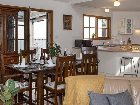 Cloud 9 Cottage - Waves, Walks And Welcoming - Hobart Tourism 3