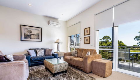 COASTAL SOUL VILLA @ BROADBEACH - Hobart Tourism 3