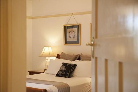 Cobb & Co Court Boutique Hotel - Hobart Tourism 0