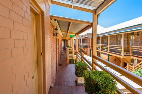 Cobb & Co Court Boutique Hotel - Hobart Tourism 1