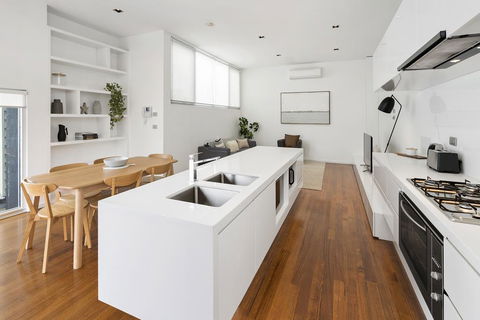 Cogens Two Bedroom Townhouse - Hobart Tourism 3