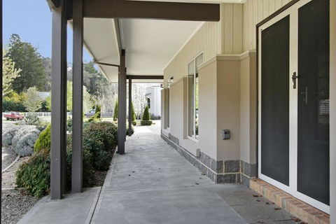 Collins Retreat - 4 Bedroom Home With Pool - Tourism TAS 3