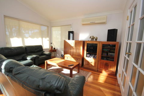 COLMER HOUSE At Dunbogan - Hobart Tourism 3