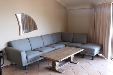 Colonial Court Beachfront Motel & Holiday Stay - Hobart Tourism 0