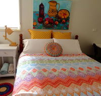 Colourful creative Artist house Glen Waverley - Tourism TAS