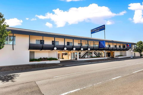 Comfort Inn & Suites Manhattan - Hobart Tourism 1