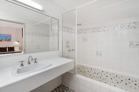Comfort Inn Cairns City - Hobart Tourism 2