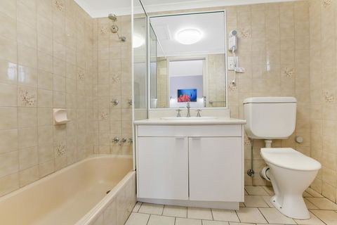Comfort Inn Cairns City - Hobart Tourism 3