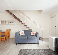 Comfy  Convenient  Homebush West 300 steps train - Hobart Tourism