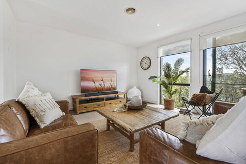 Comfy Coast Drive Condo - Tourism TAS 3