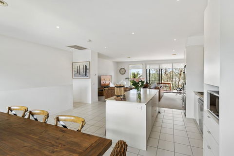 Comfy Coast Drive Condo - Tourism TAS 2