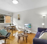 Comfy one-bedroom unit between city and airport - Hobart Tourism