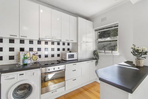 Comfy One-bedroom Unit Between City And Airport - Tourism TAS 1