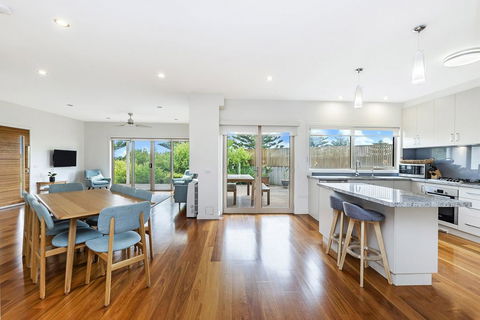 Connolly House - Hobart Tourism 0