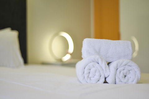 Contemporary Brand New Central Located Studio - Tourism TAS 3